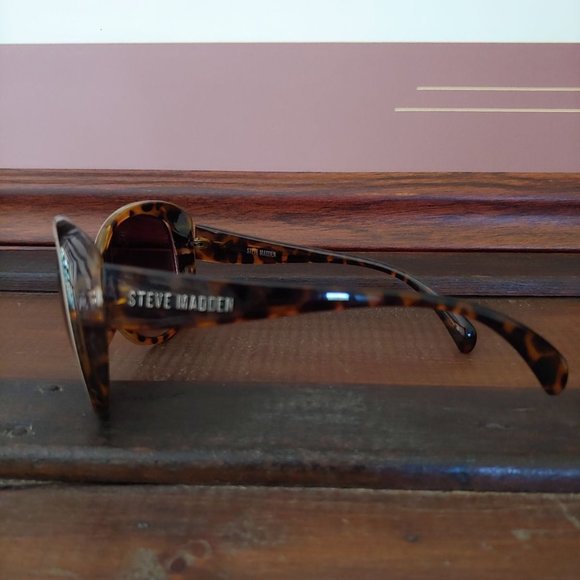 Women's sunglasses - Picture 2 of 3